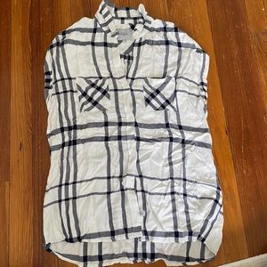 Short sleeve plaid button up